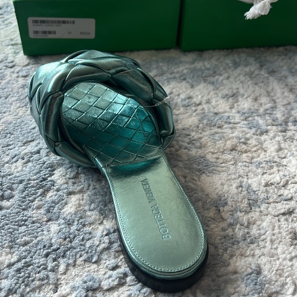 New w/ tags Bottega Veneta Lido sandals size 8 (retails: $1,395) - Picture 6 of 12